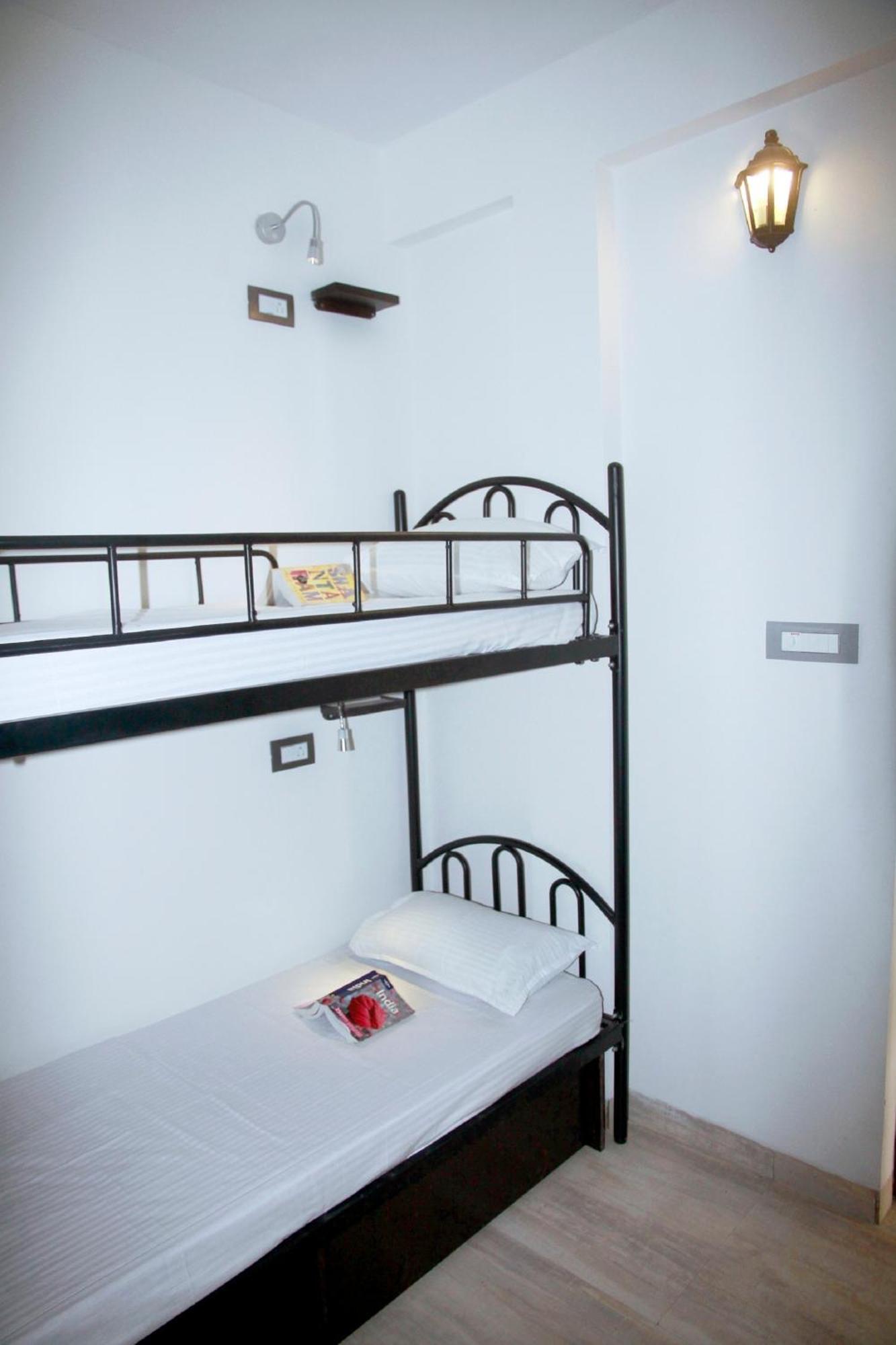 Wanderers Hostel Morjim Eksteriør billede