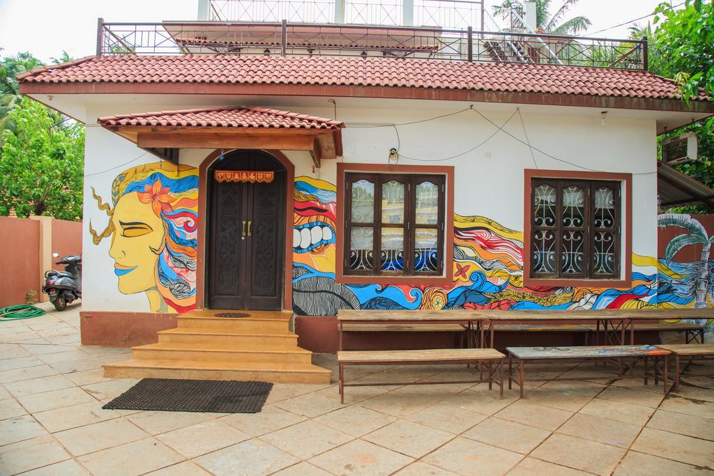 Wanderers Hostel Morjim Eksteriør billede